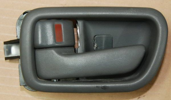 Toyota Avensis 1998 klamka TYLNA LEWA