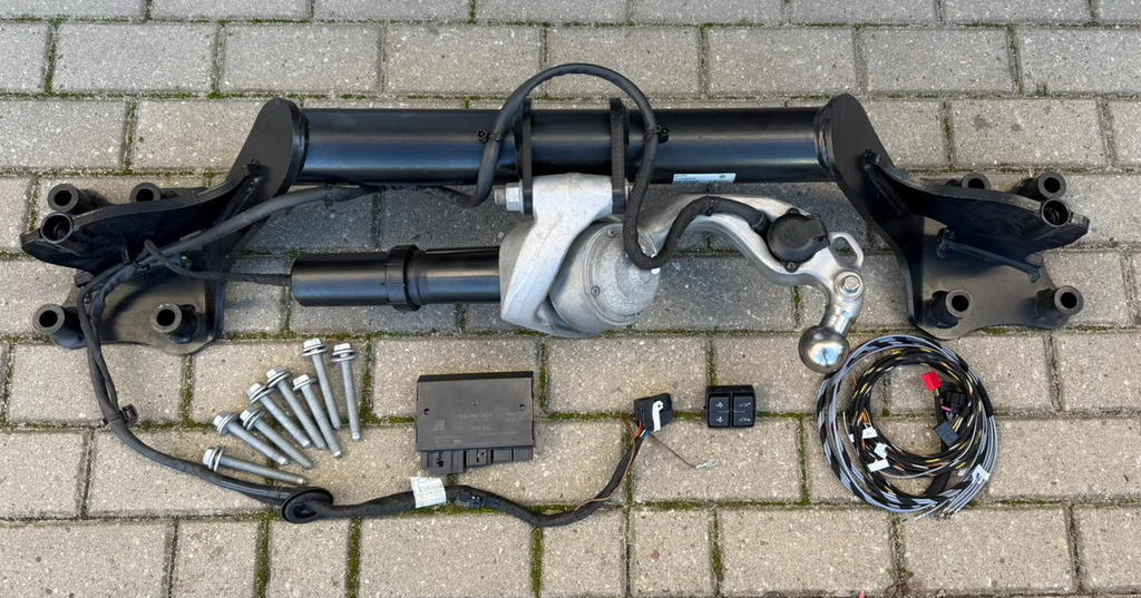 VW Touareg III 760 hak elektryczny 760803881E moduł przycisk wiązki ZESTAW