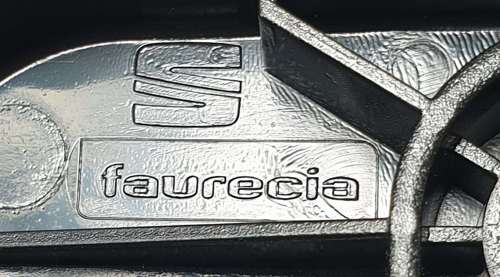 Seat Arona ślizg przód lewy 6F9807183 NOWY ORYGINAL