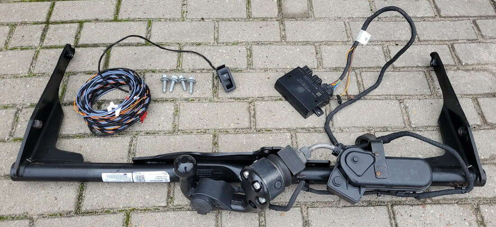 VW Passat B7 Elektryczny hak holowniczy moduł przycisk wiązka śruby ZESTAW