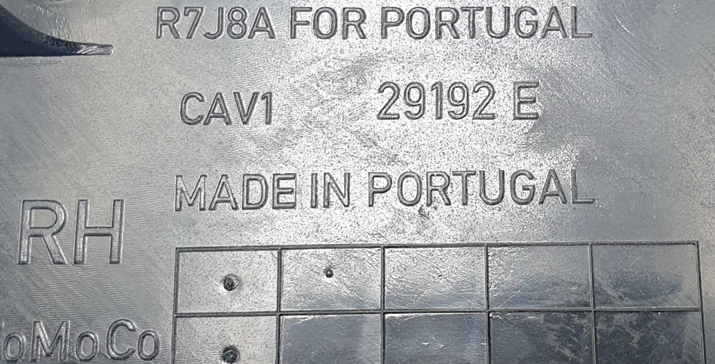 Ford Kuga osłona zawiasu klapy tył prawa LV4B-S42946-AFW NOWY ORYGINAŁ