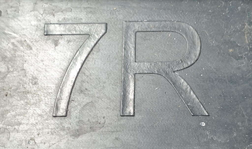 Toyota Corolla E21 wygłuszenie wkład błotnika przód prawy 53827-02250 ORYGINAŁ