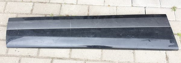 Range Rover Vela listwa przód lewa J8A2-21065-BBW
