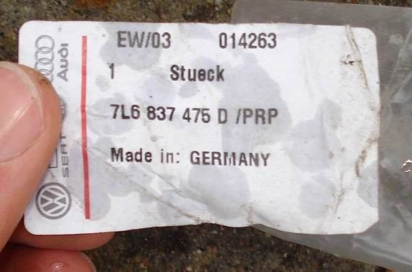 VW Touareg listwa zgarniająca drzwi 7L6837475D